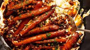 Roasted Carrots with Honey and Garlic Yogurt Sauce